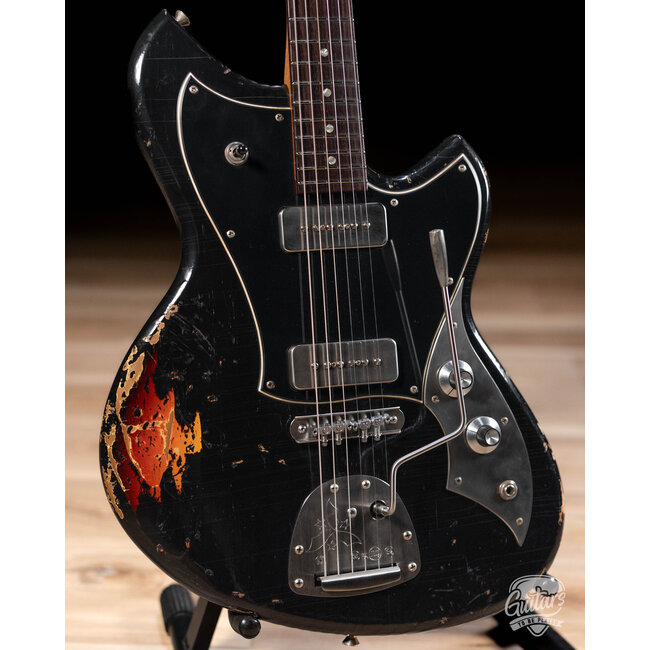 Novo Dealer Limited Nucleus Serus J Guitar – Bull Black over ‘64 3-Tone Burst