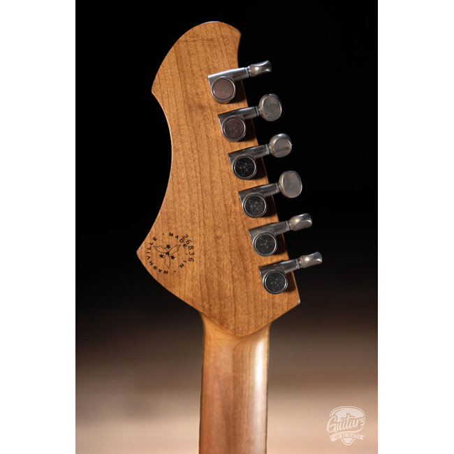 Novo Dealer Limited Nucleus Serus J Guitar – Bull Black over ‘64 3-Tone Burst