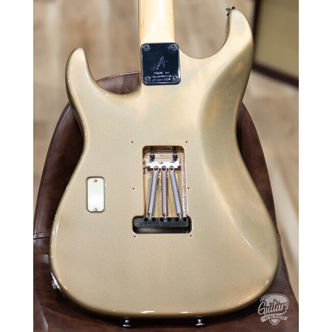 2002 Tom Anderson Classic SSS Alder Guitar w/ Gig Bag – Shoreline Gold