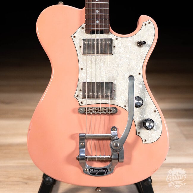 Veritas Portlander Bigsby – Shell Pink Nitro Relic