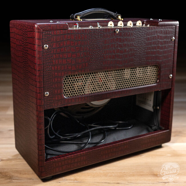 Magnatone Varsity Reverb 15W 1x12” Point-To-Point Wired – Cathedral Burgundy