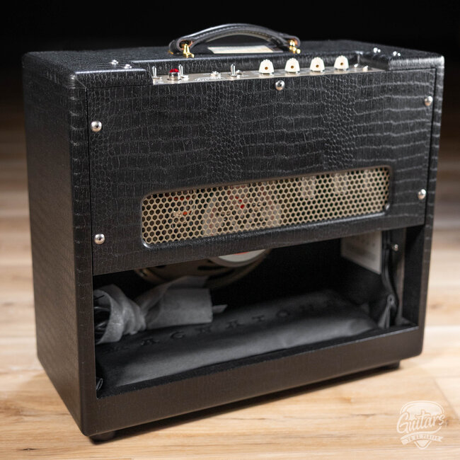 Magnatone Varsity Reverb 15W 1x12” Point-To-Point Collection – Cathedral Black