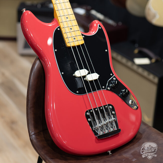 2025 Fender American Professional Classic Mustang Bass w/ Gator Bag – Faded Dakota Red