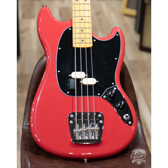 2025 Fender American Professional Classic Mustang Bass w/ Gator Bag – Faded Dakota Red