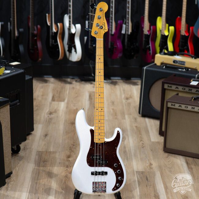 2023 Fender American Ultra P Bass Maple Board w/ Case – Arctic Pearl