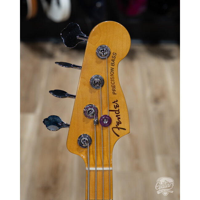 2023 Fender American Ultra P Bass Maple Board w/ Case – Arctic Pearl