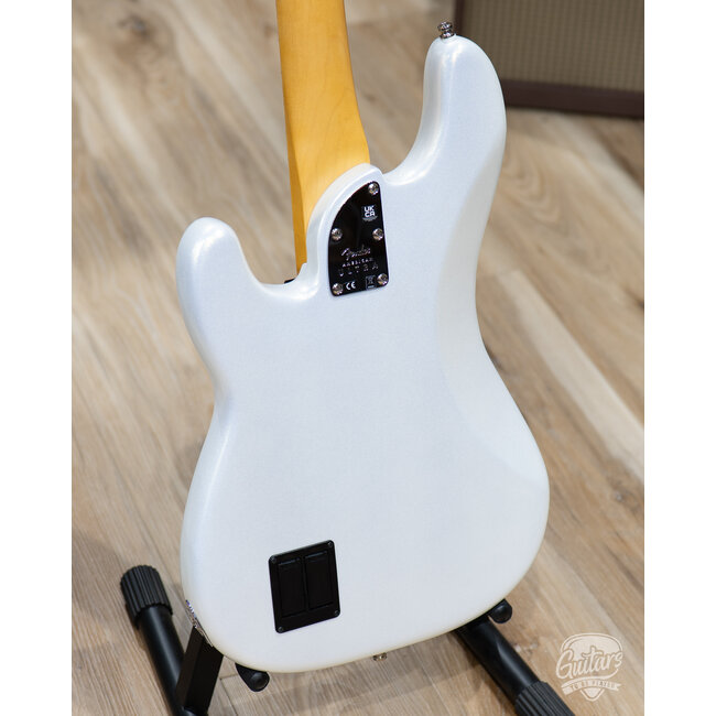 2023 Fender American Ultra P Bass Maple Board w/ Case – Arctic Pearl