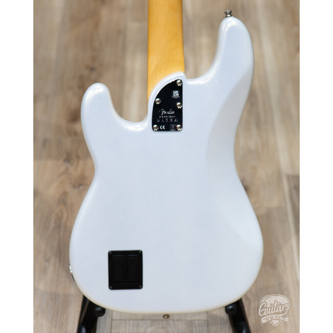 2023 Fender American Ultra P Bass Maple Board w/ Case – Arctic Pearl