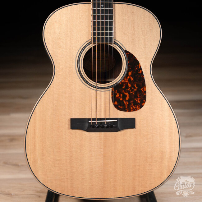Larrivee DV-40R Spruce/Rosewood Dreadnought Cutaway Acoustic Guitar w/ Case