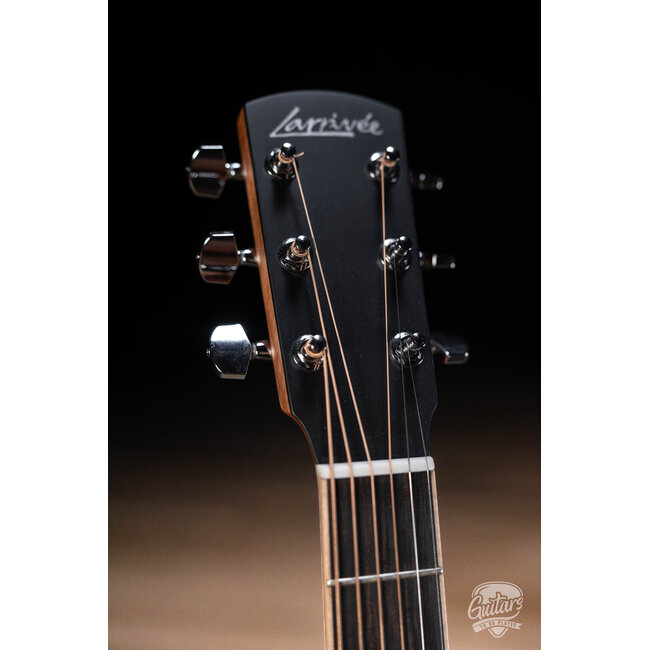 Larrivee DV-40R Spruce/Rosewood Dreadnought Cutaway Acoustic Guitar w/ Case