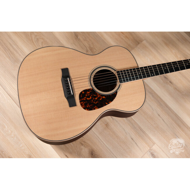 Larrivee DV-40R Spruce/Rosewood Dreadnought Cutaway Acoustic Guitar w/ Case