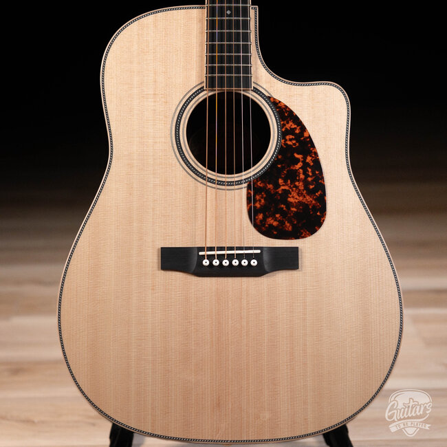 Larrivee DV-40R Spruce/Rosewood Dreadnought Cutaway Acoustic Guitar w/ Case