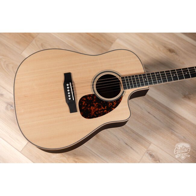 Larrivee DV-40R Spruce/Rosewood Dreadnought Cutaway Acoustic Guitar w/ Case