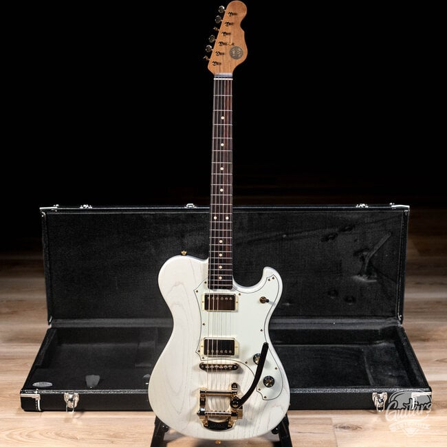 Veritas Portlander Bigsby w/ Roasted Maple & Rosewood Neck – White
