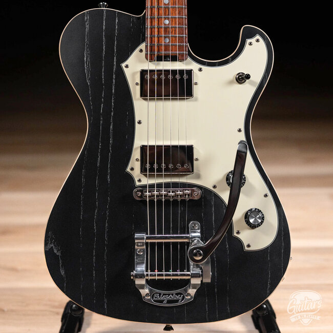 Veritas Portlander Bigsby w/ Bearcats Roasted Maple & RW Neck – Black