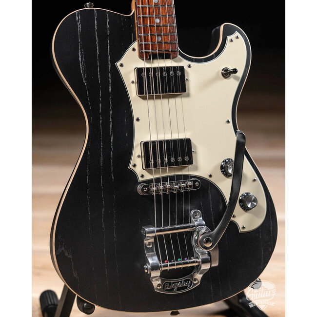 Veritas Portlander Bigsby w/ Bearcats Roasted Maple & RW Neck – Black
