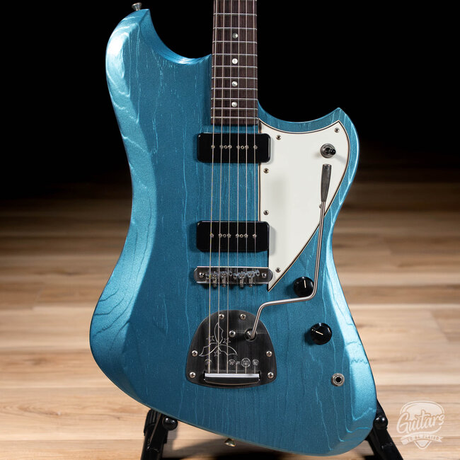 Novo Custom Voltur J Guitar w/ Lollar P-90s – Lake Placid Blue
