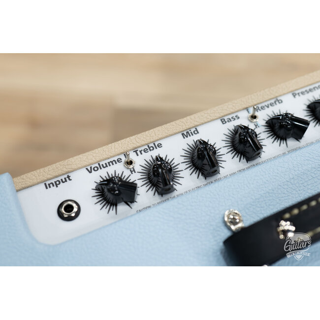 Carr Amps Skylark Special 12W 1x12” Combo – Sonic Blue/Cream