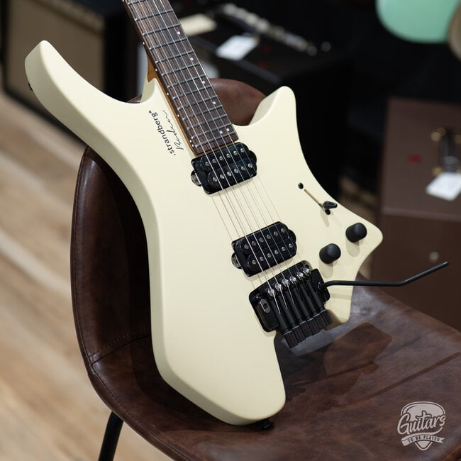 Strandberg Boden Essential 6 Tremolo Headless Guitar – Dune (B-stock)