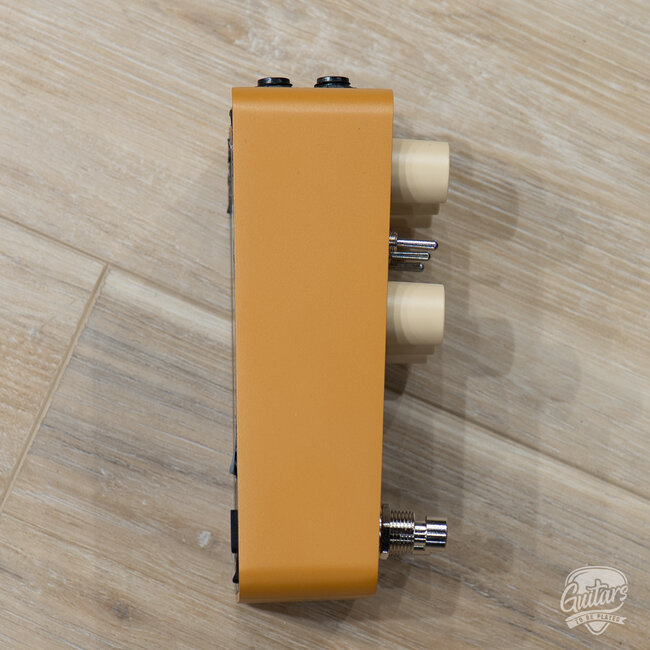 Used Universal Audio Enigmatic Overdrive Pedal – Creme