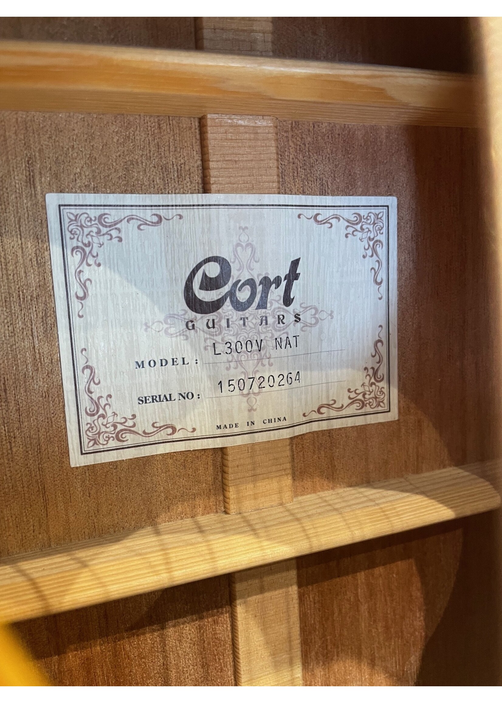 Cort Pre-owned Cort Acoustic L300V Natural w/Bag