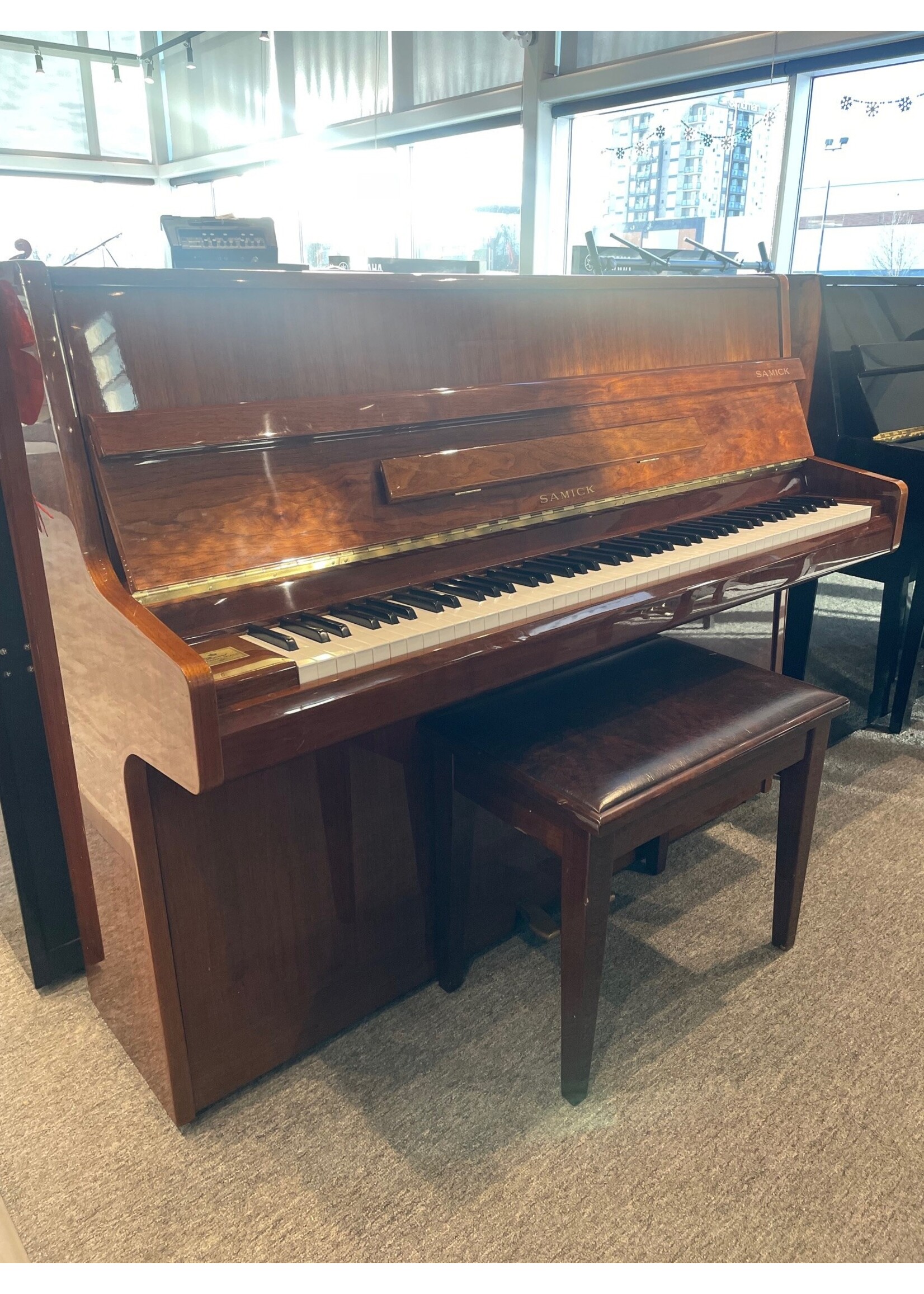 Samick Pre-owned Samick Upright Piano S-108S Polished Walnut