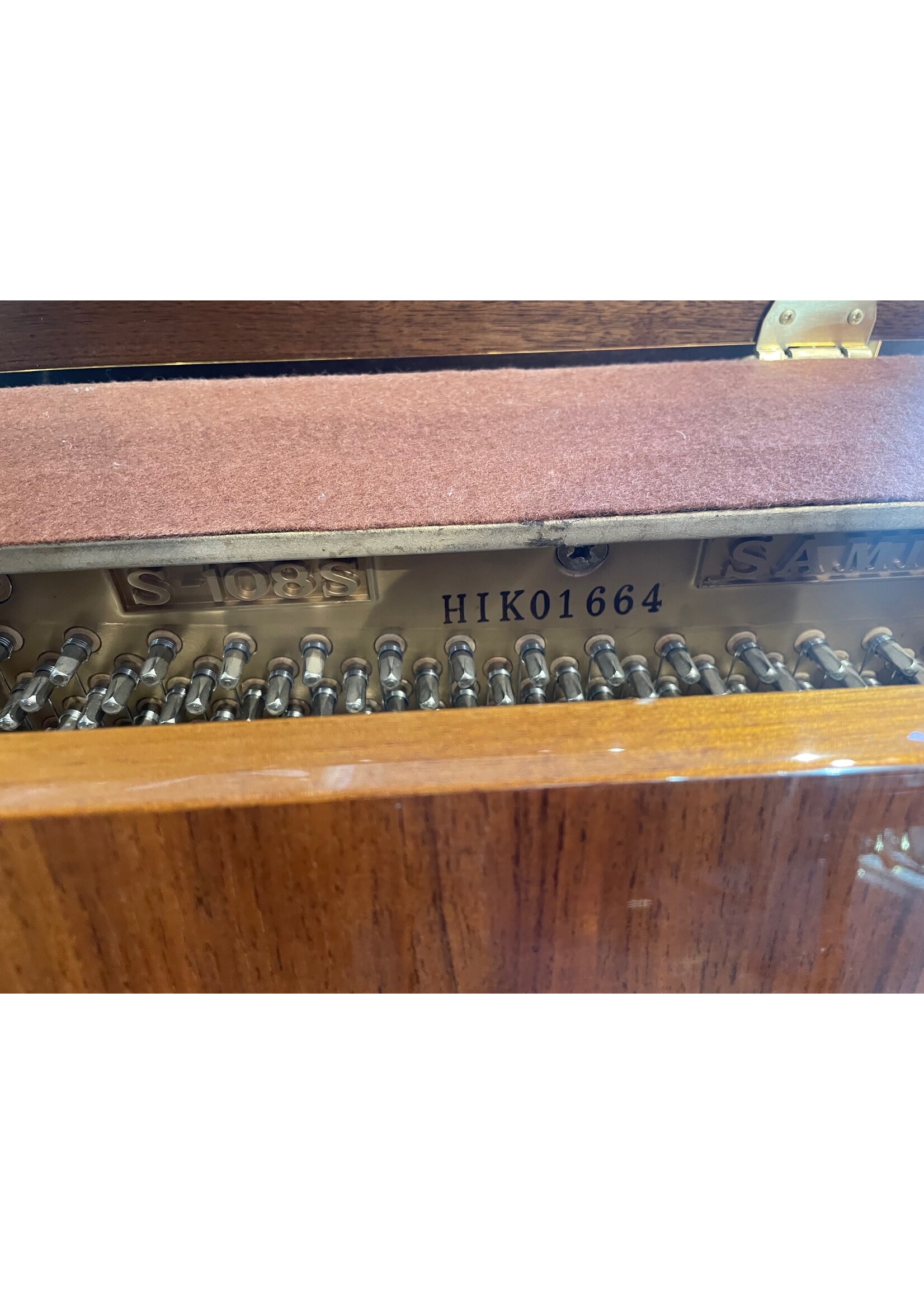 Samick Pre-owned Samick Upright Piano S-108S Polished Walnut