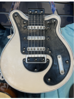 Guitar-Shaped Crossbody Bag White
