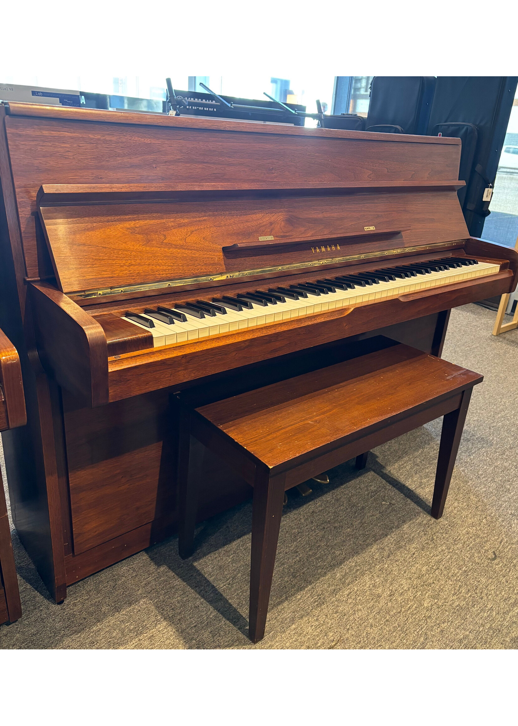 Yamaha Pre-owned Yamaha Upright Piano M1A Satin Walnut