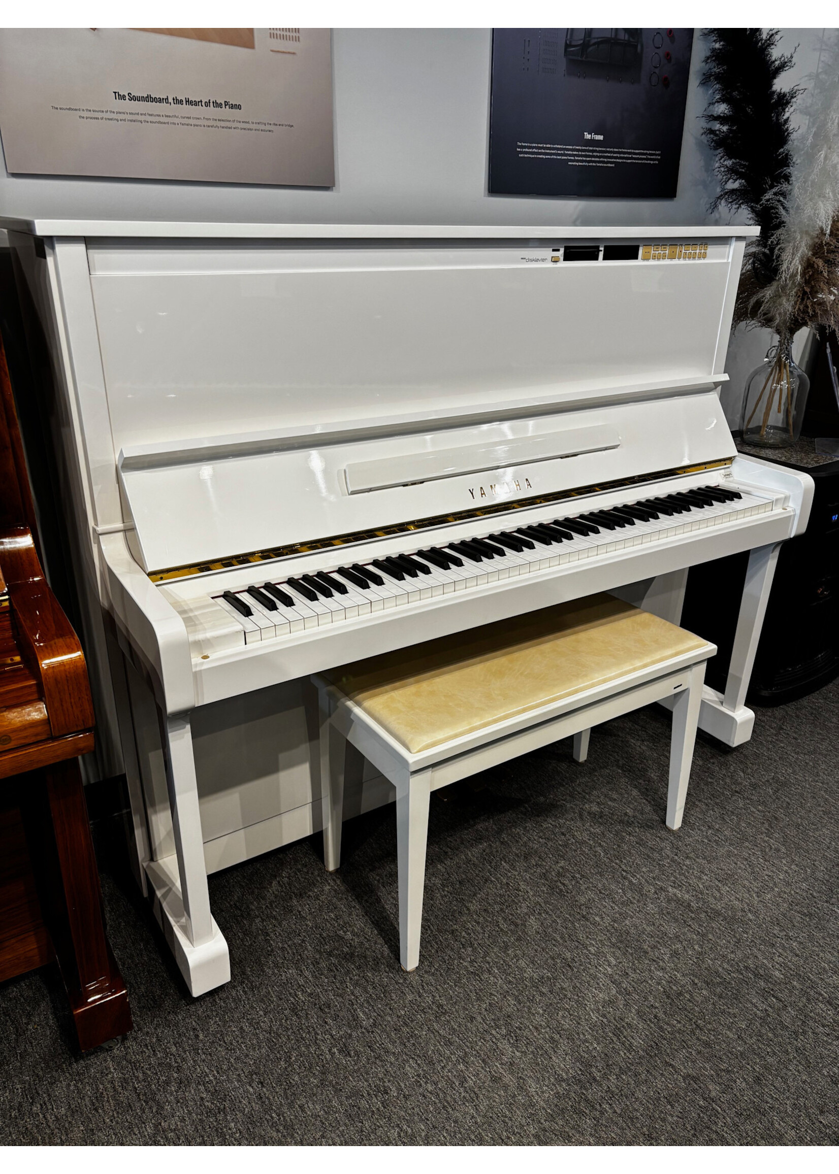 Yamaha Pre-owned Yamaha Acoustic Upright Disklavier MX100A Polished White