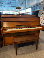 Yamaha Pre-owned Yamaha Upright Piano M1 Satin Walnut