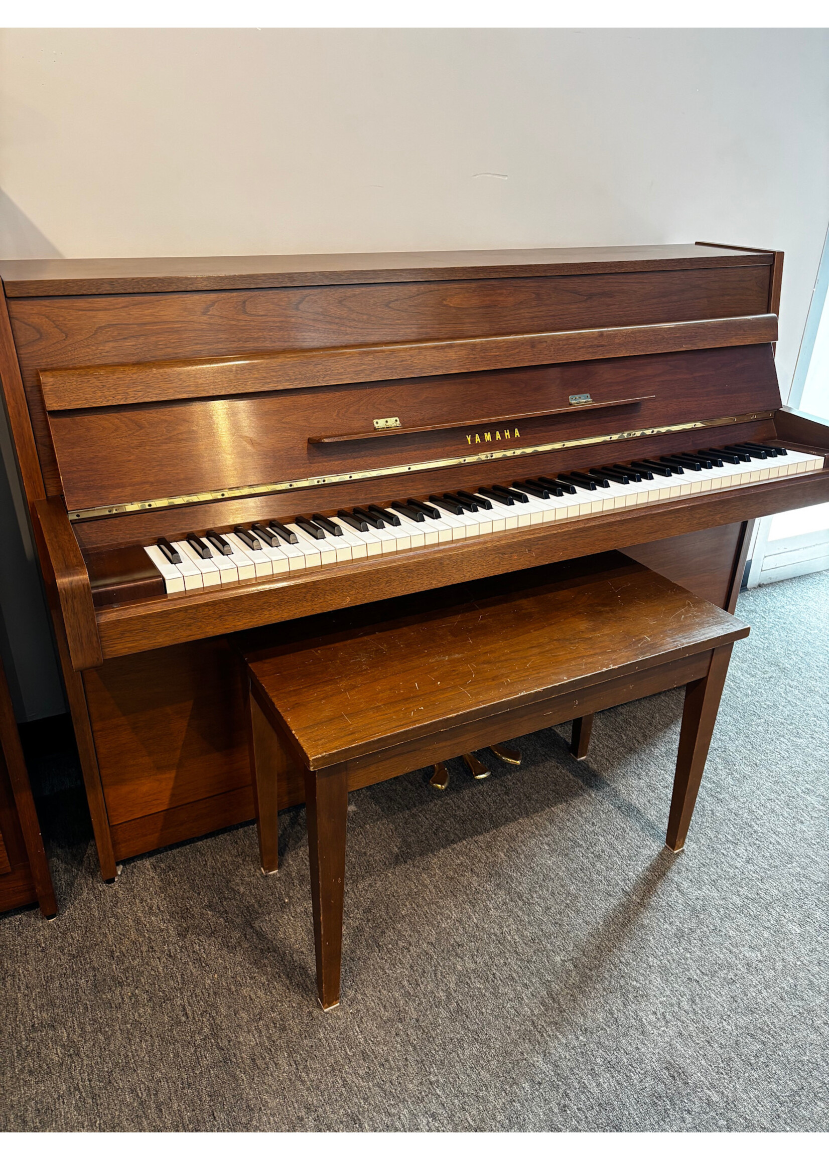 Yamaha Pre-owned Yamaha Upright Piano M5A Satin Walnut