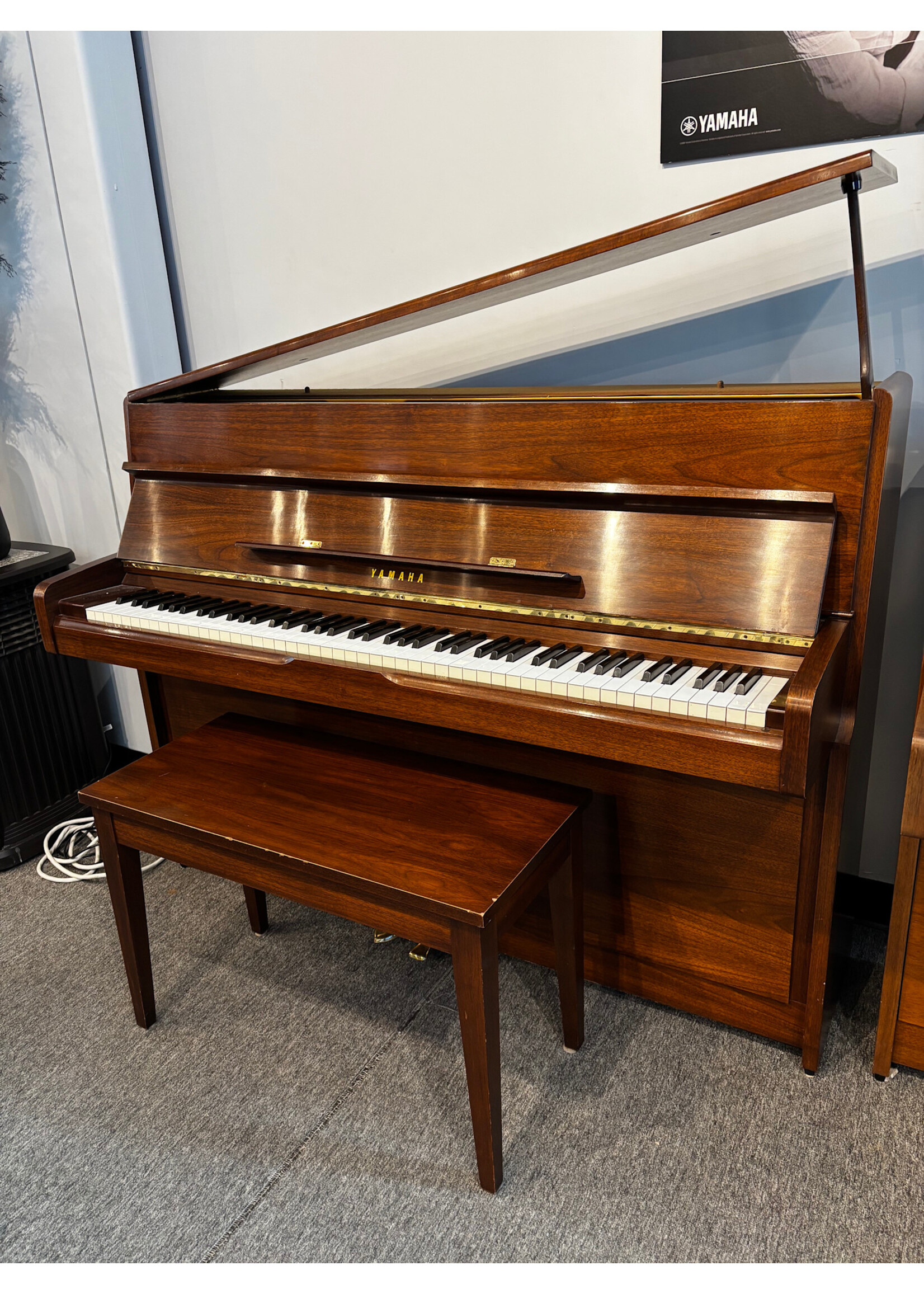 Yamaha Pre-owned Yamaha Upright Piano M1A Satin Walnut