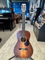 Eastman Pre-owned Eastman Parlor Acoustic Guitar E1P-LTD-CLA with gig bag