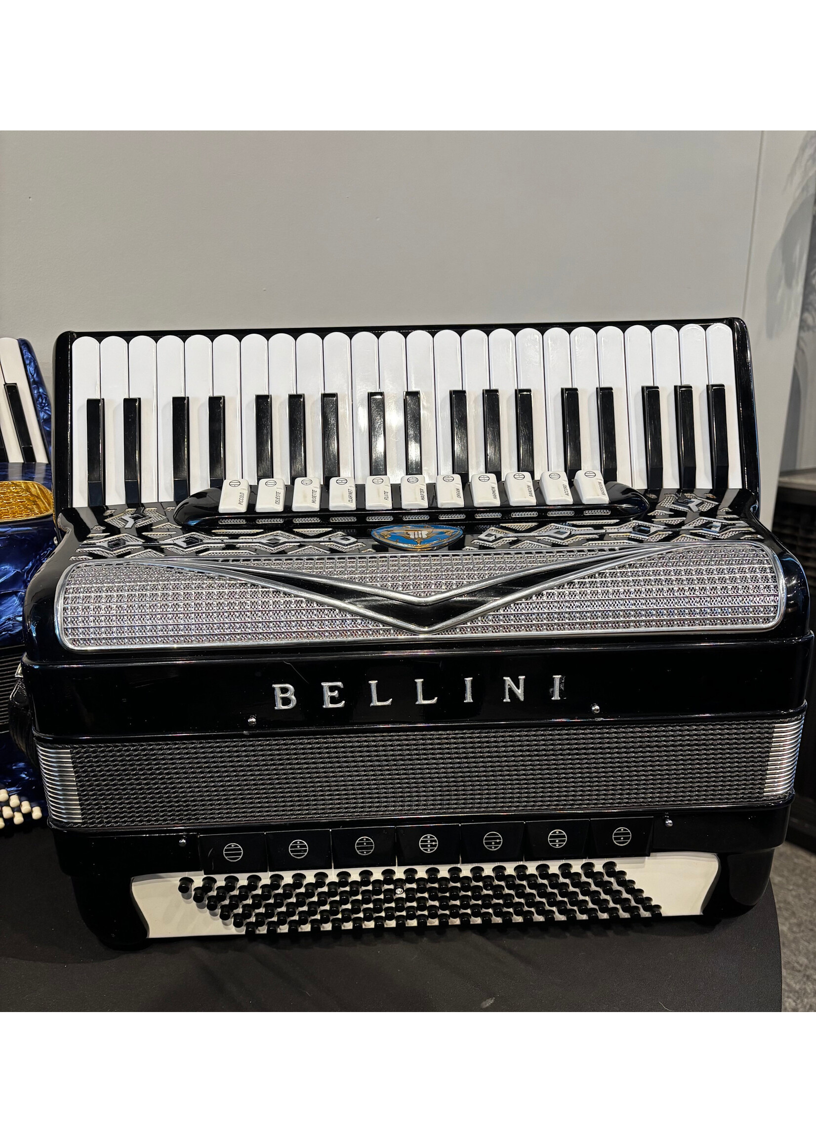 Bellini Pre-owned Bellini Full Size Accordion