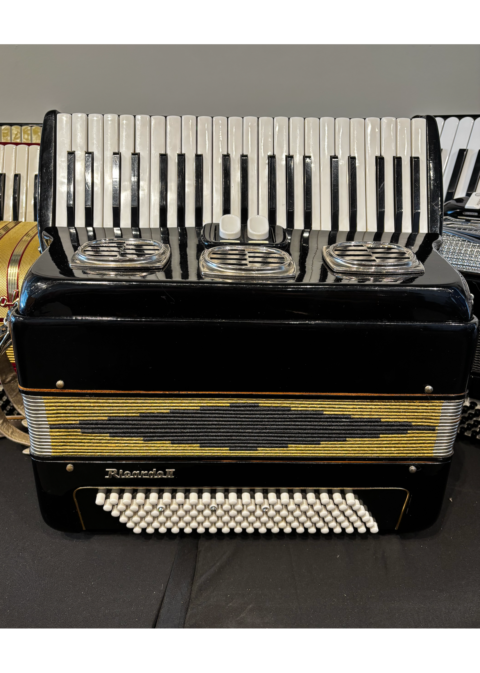 Camillo Pre-owned Ricardo II Junior Size Student Accordion