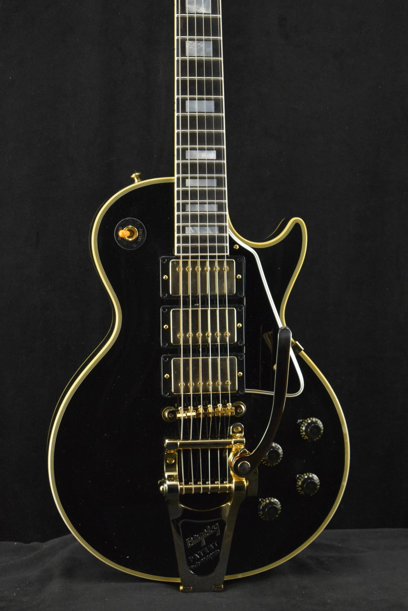 black les paul with bigsby