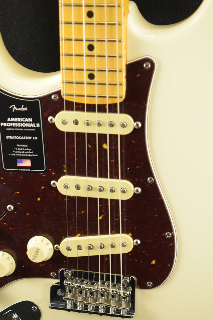 Fender Fender American Professional II Stratocaster Left-Hand Olympic White Maple Fingerboard