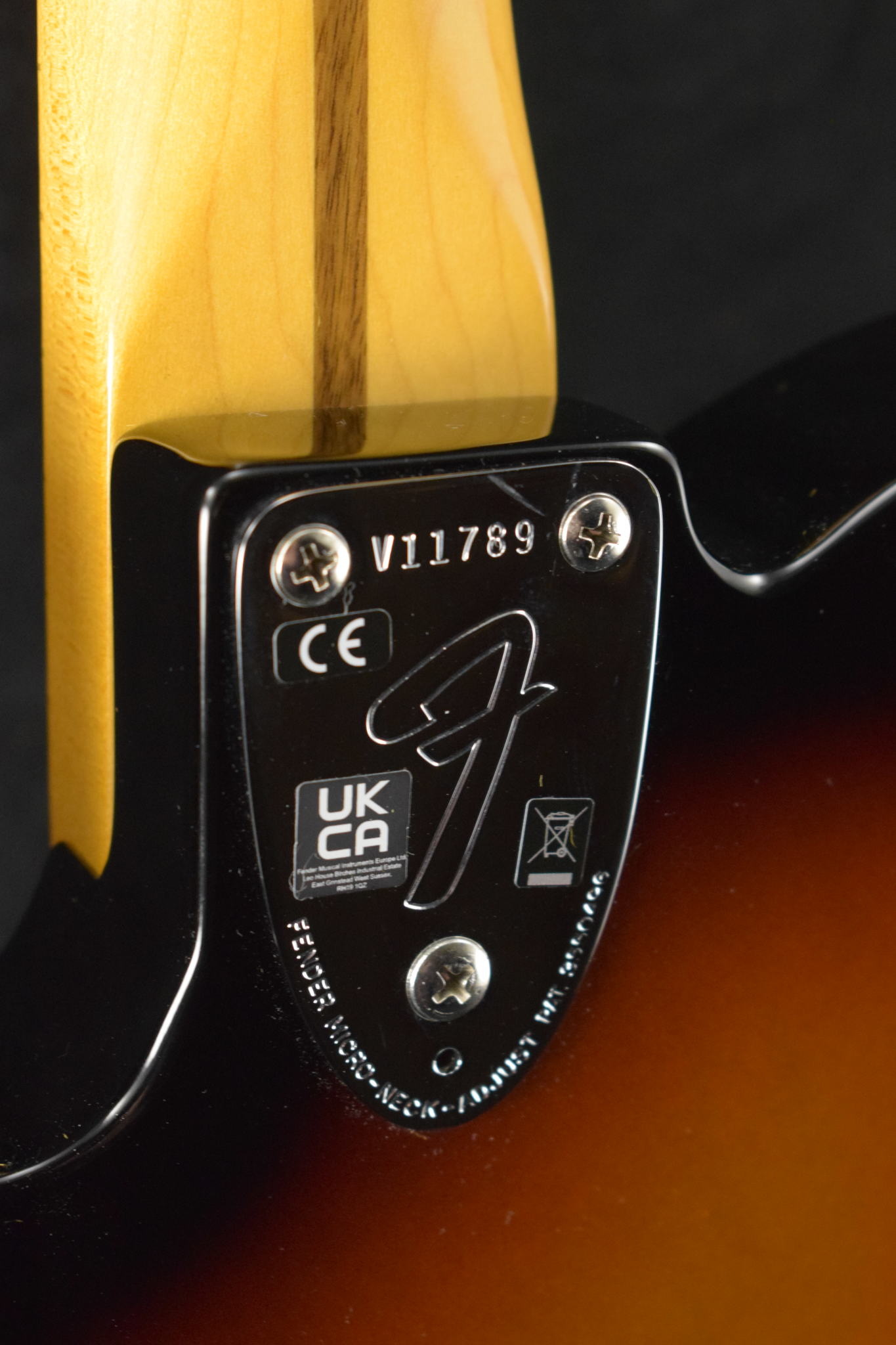 Fender Fender American Vintage II 1975 Telecaster Deluxe 3-Color Sunburst Maple Fingerboard