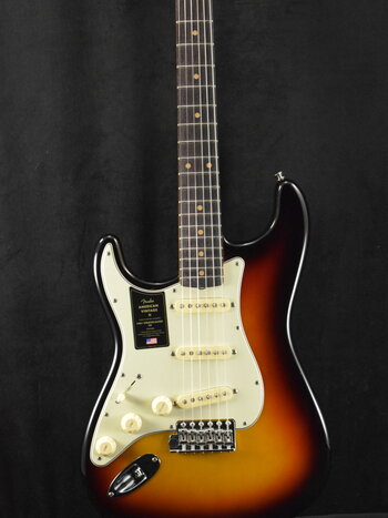 Fender Fender American Vintage II 1961 Stratocaster Left-Hand 3-Color Sunburst Rosewood Fingerboard