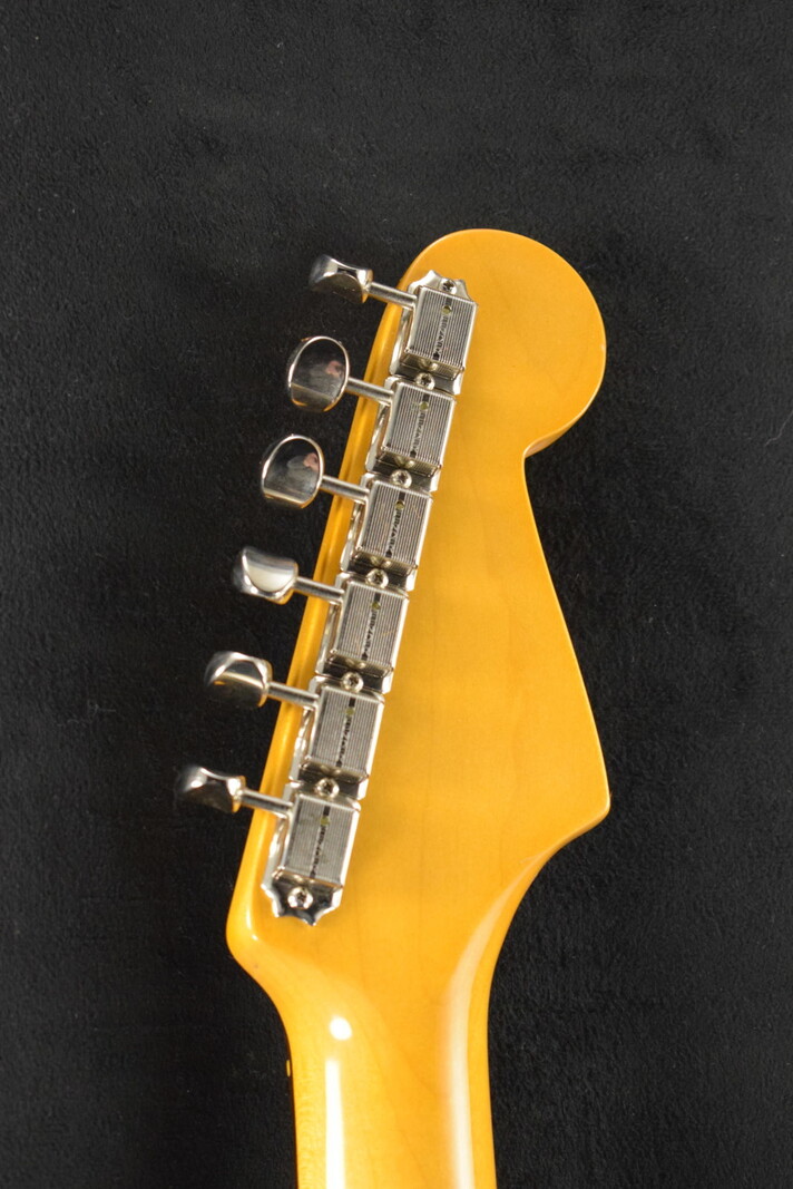 Fender Fender American Vintage II 1961 Stratocaster Left-Hand 3-Color Sunburst Rosewood Fingerboard