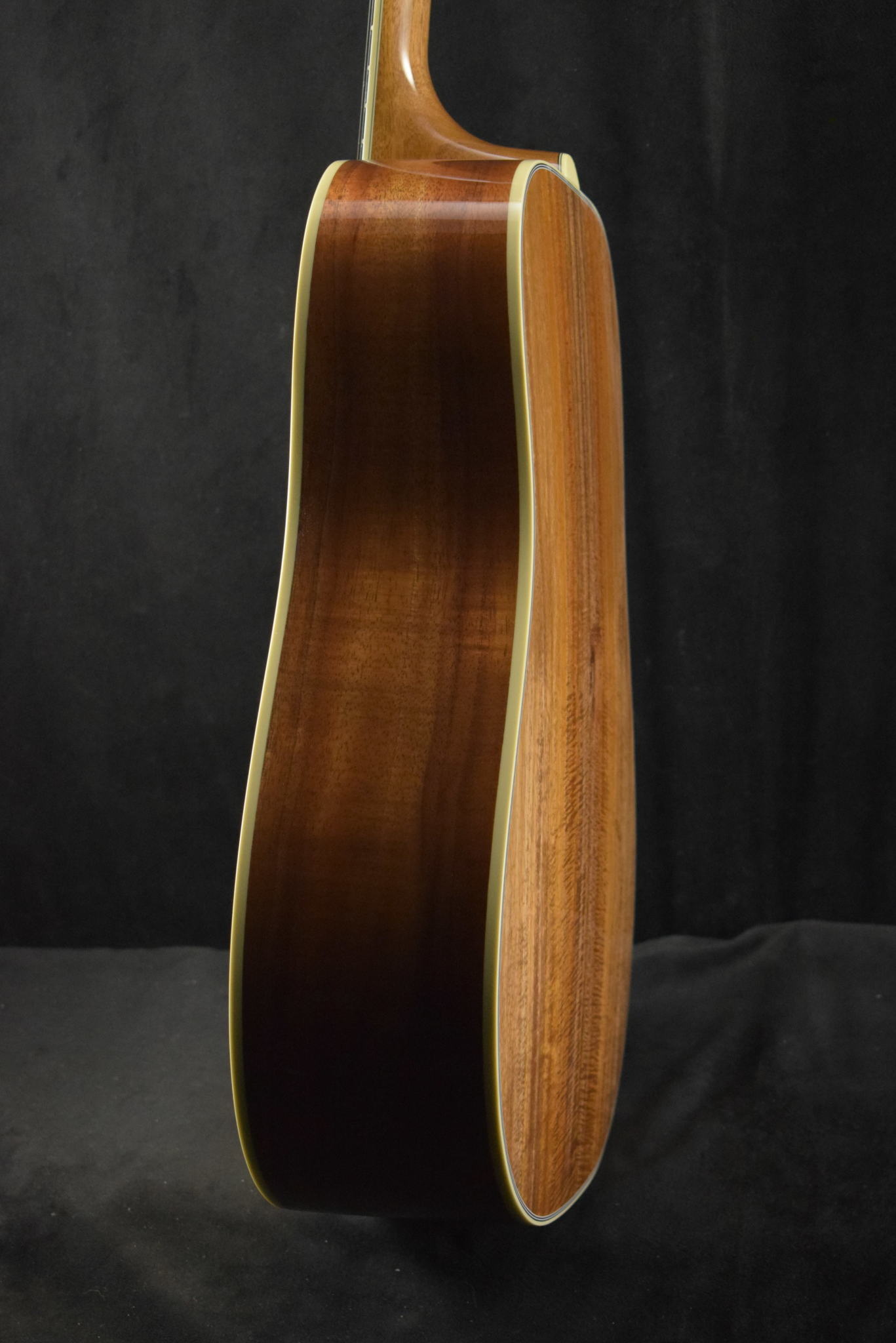 Gibson Gibson Custom Shop Hummingbird Custom Koa Antique Natural