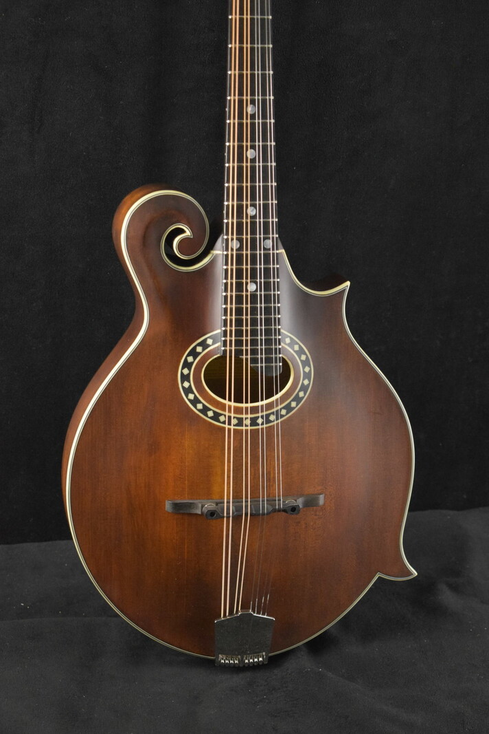 https://cdn.shoplightspeed.com/shops/647465/files/53338231/800x1067x3/eastman-eastman-md314-f-style-oval-hole-mandolin-c.jpg