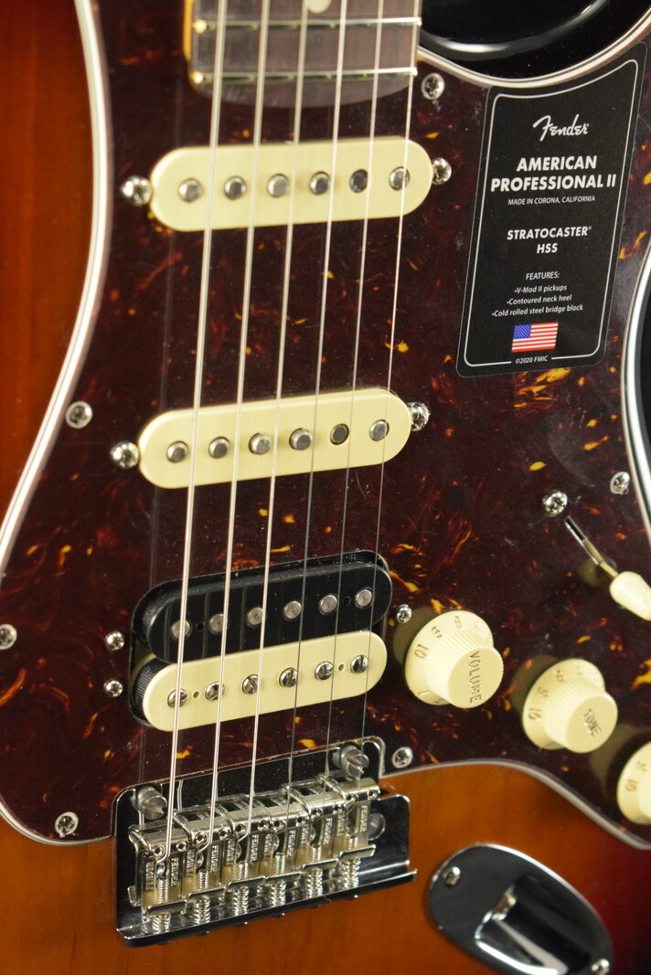 Fender Fender American Professional II Stratocaster HSS 3-Color Sunburst Rosewood Fingerboard