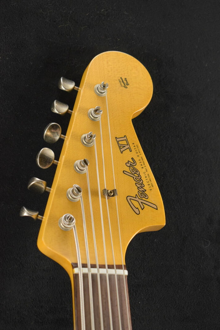 Fender Fender Bass VI Journeyman Relic - Aged Vintage White