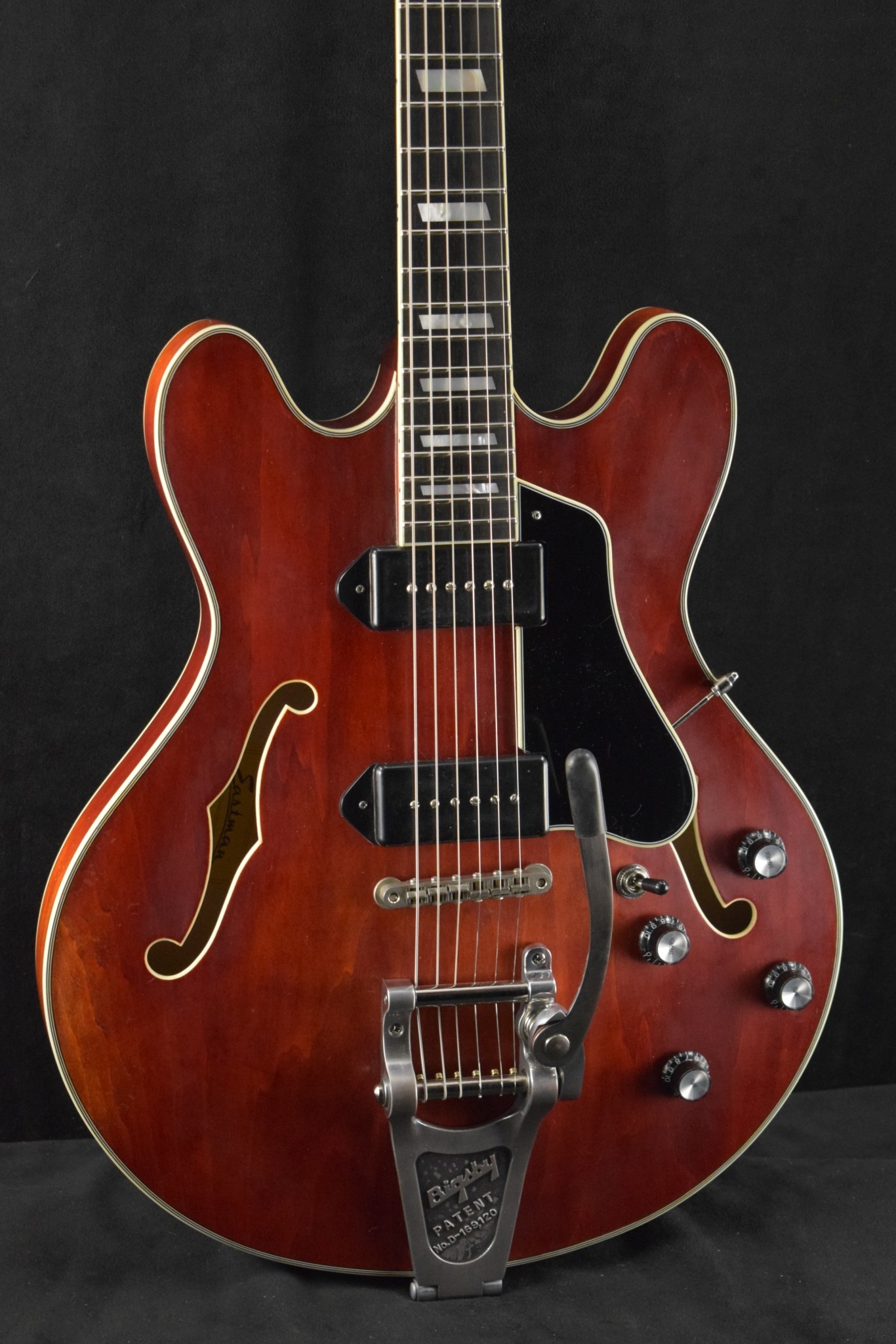 Eastman T64 V Thinline Bigsby Tremolo Antique Varnish Classic Finish