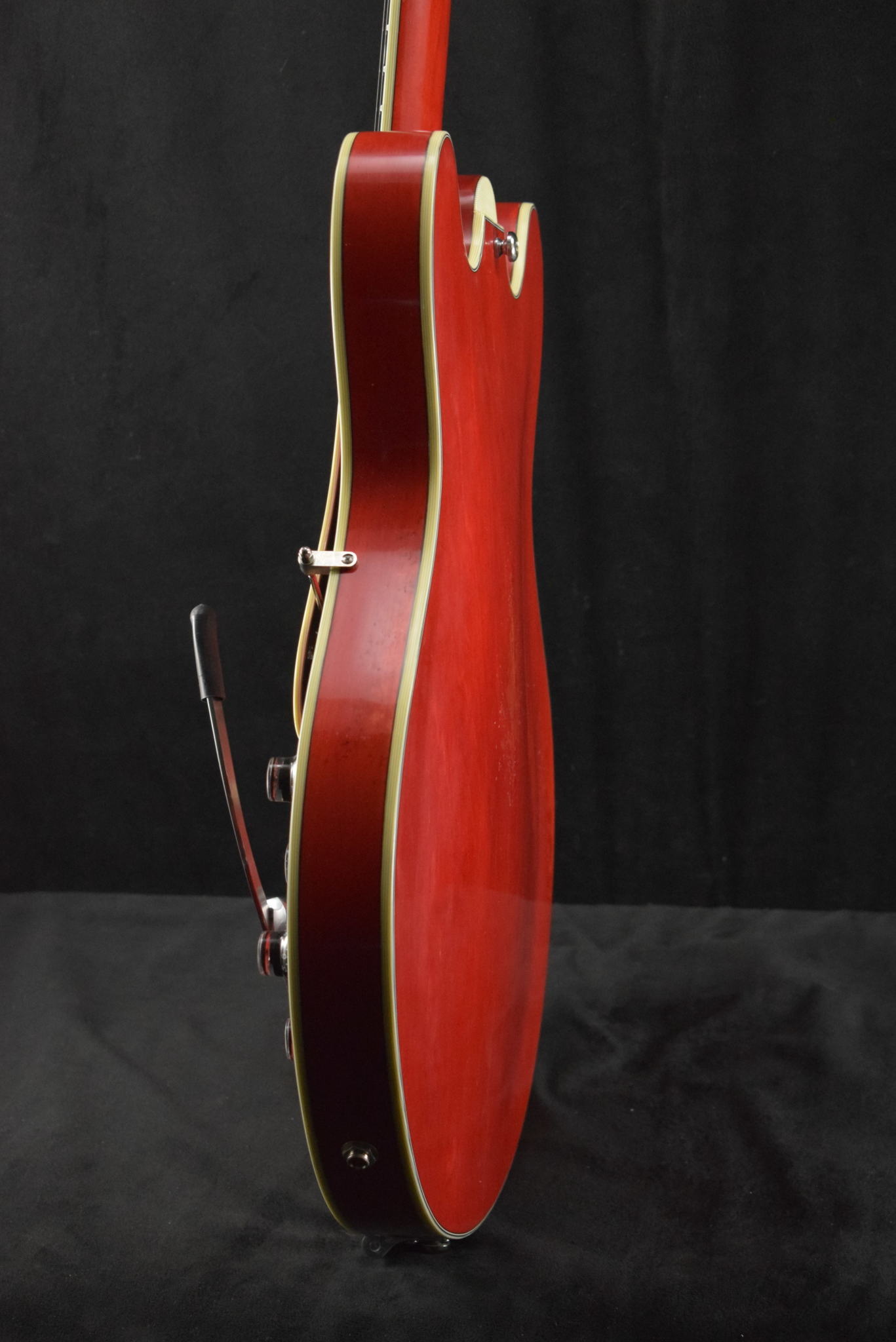 Eastman Eastman T64/V-RD Thinline Bigsby Antique Varnish Red Finish