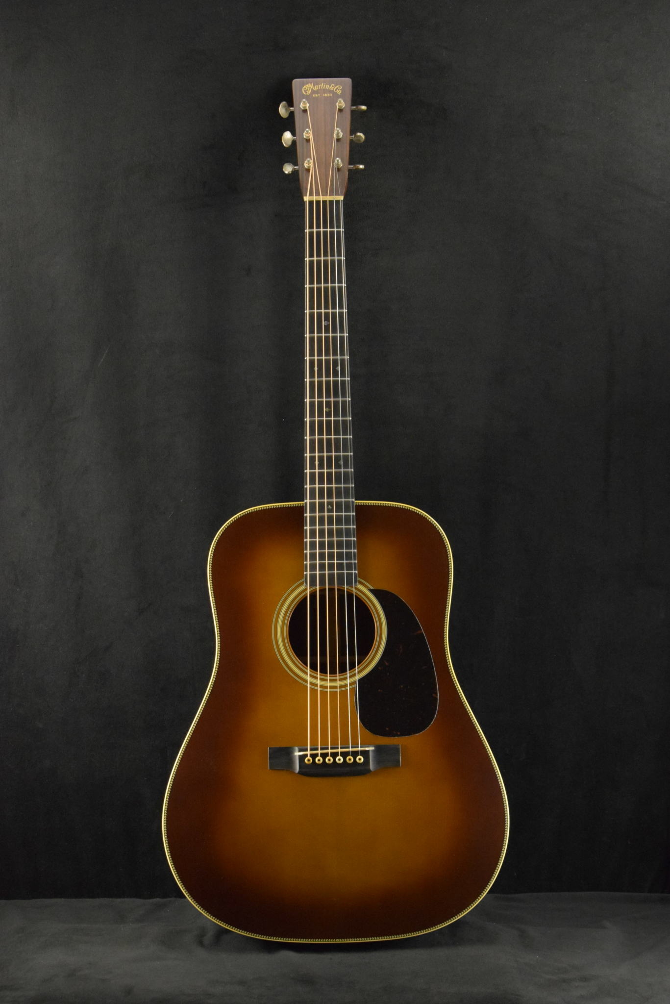 Martin Custom Shop D 28 Authentic 1937 Stage 1 Aging Ambertone
