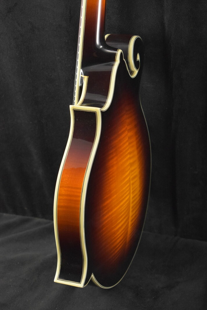 https://cdn.shoplightspeed.com/shops/647465/files/57466567/800x1067x3/eastman-eastman-md815-sb-f-style-f-hole-mandolin-s.jpg