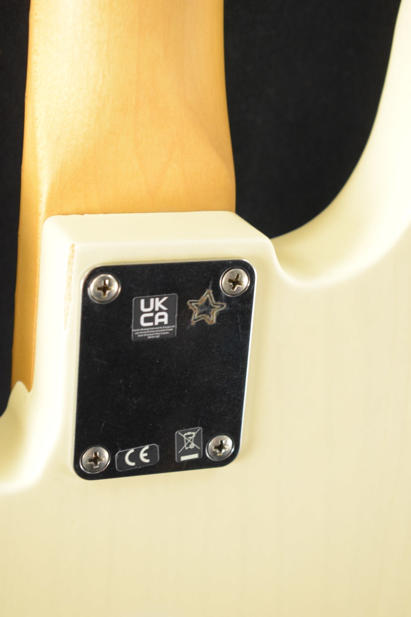 Fender Mike Dirnt Road Worn Precision Bass White Blonde Fender Mike Dirnt Road Worn Precision Bass White Blonde